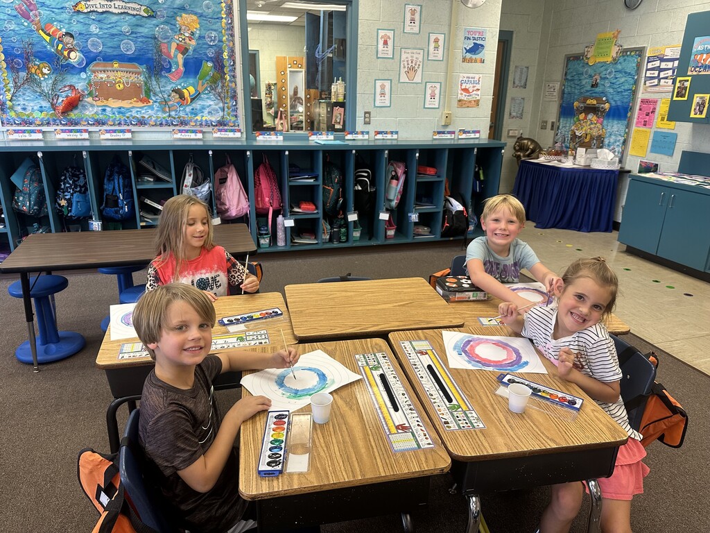 🎨 No worries here—just big creativity! 🖌️  Mrs. Kilcoin and Mrs. Cioffi’s class spent the day reading Wemberly Worried and turning their big feelings into colorful masterpieces! We loved seeing how our talented young artists brought the story to life on canvas. 🖼️✨