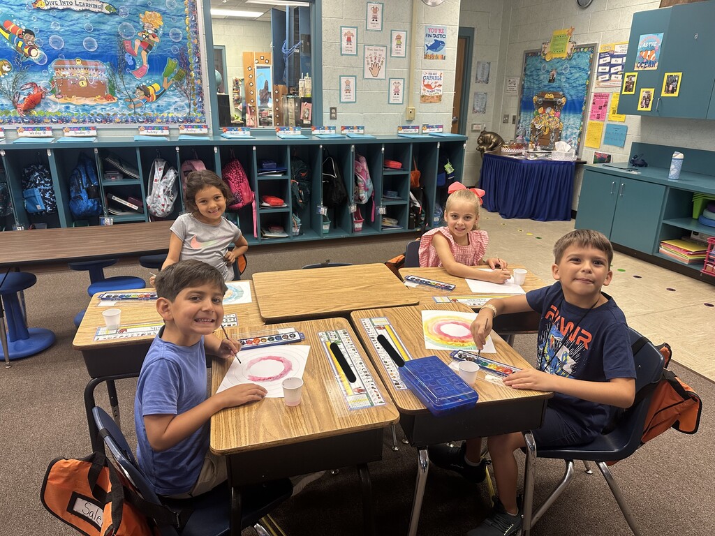 🎨 No worries here—just big creativity! 🖌️  Mrs. Kilcoin and Mrs. Cioffi’s class spent the day reading Wemberly Worried and turning their big feelings into colorful masterpieces! We loved seeing how our talented young artists brought the story to life on canvas. 🖼️✨