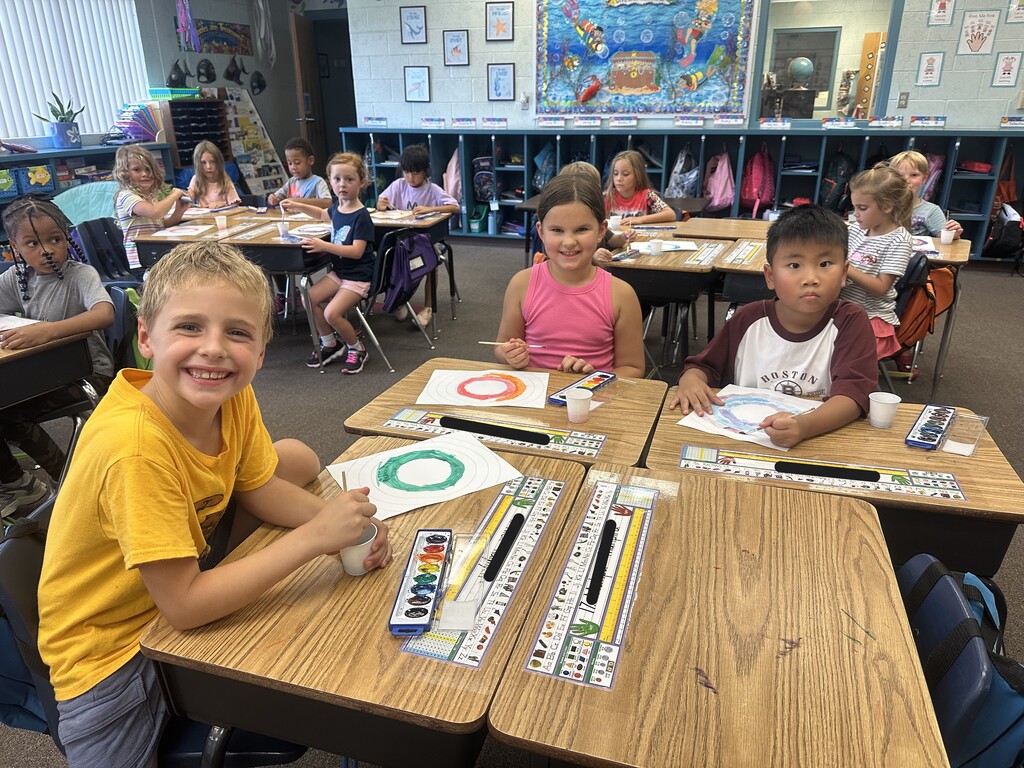 🎨 No worries here—just big creativity! 🖌️  Mrs. Kilcoin and Mrs. Cioffi’s class spent the day reading Wemberly Worried and turning their big feelings into colorful masterpieces! We loved seeing how our talented young artists brought the story to life on canvas. 🖼️✨
