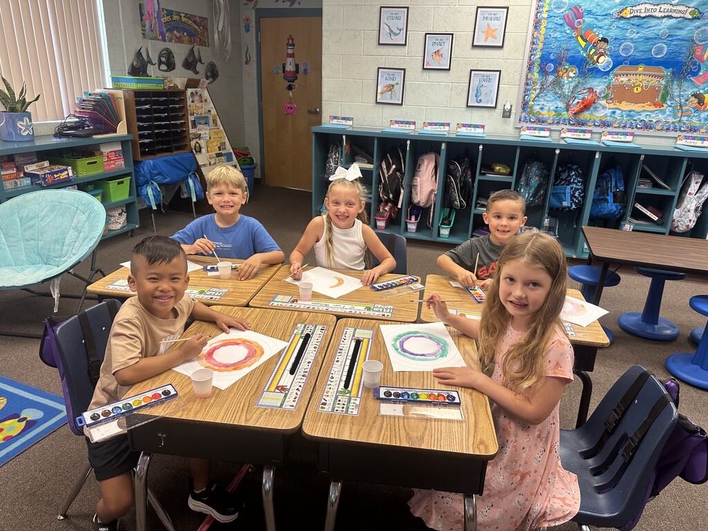 🎨 No worries here—just big creativity! 🖌️  Mrs. Kilcoin and Mrs. Cioffi’s class spent the day reading Wemberly Worried and turning their big feelings into colorful masterpieces! We loved seeing how our talented young artists brought the story to life on canvas. 🖼️✨