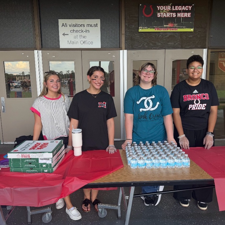 students serving pizza 