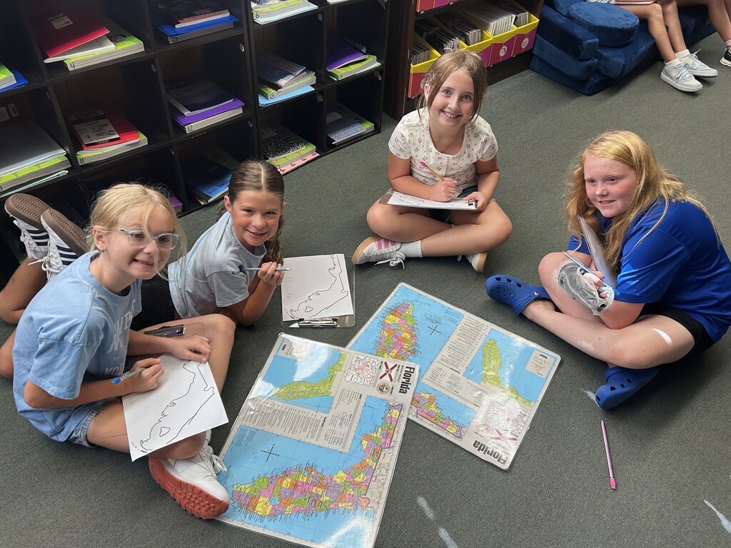Mrs. Elgin's class turned into expert cartographers today, focusing their creative energy on drawing out maps of our home state, Florida! From the Panhandle down to the Keys, our students are getting to know the Sunshine State inside and out. 🏖️✏️