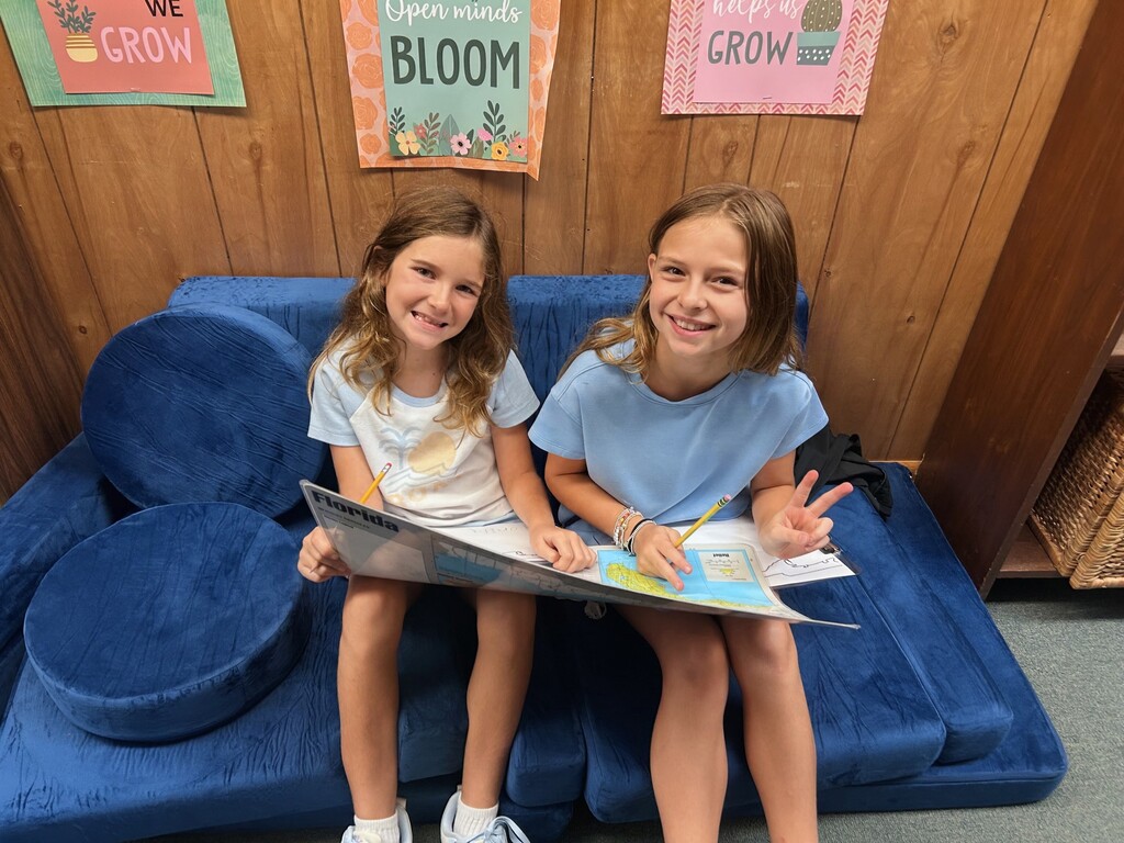 Mrs. Elgin's class turned into expert cartographers today, focusing their creative energy on drawing out maps of our home state, Florida! From the Panhandle down to the Keys, our students are getting to know the Sunshine State inside and out. 🏖️✏️