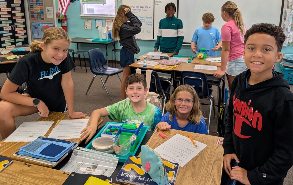 🔬 Massive fun, maximum collaboration, 100% scientific proof! 🌡️📏  Our super 5th-grade scientists took over the lab today for a hands-on investigation! Working in teams, they mastered essential scientific tools to measure mass, volume, temperature, and length—all in metric units, like true pros.  The biggest discovery of the day? Hands-on learning and teamwork are off the charts! 📊✨