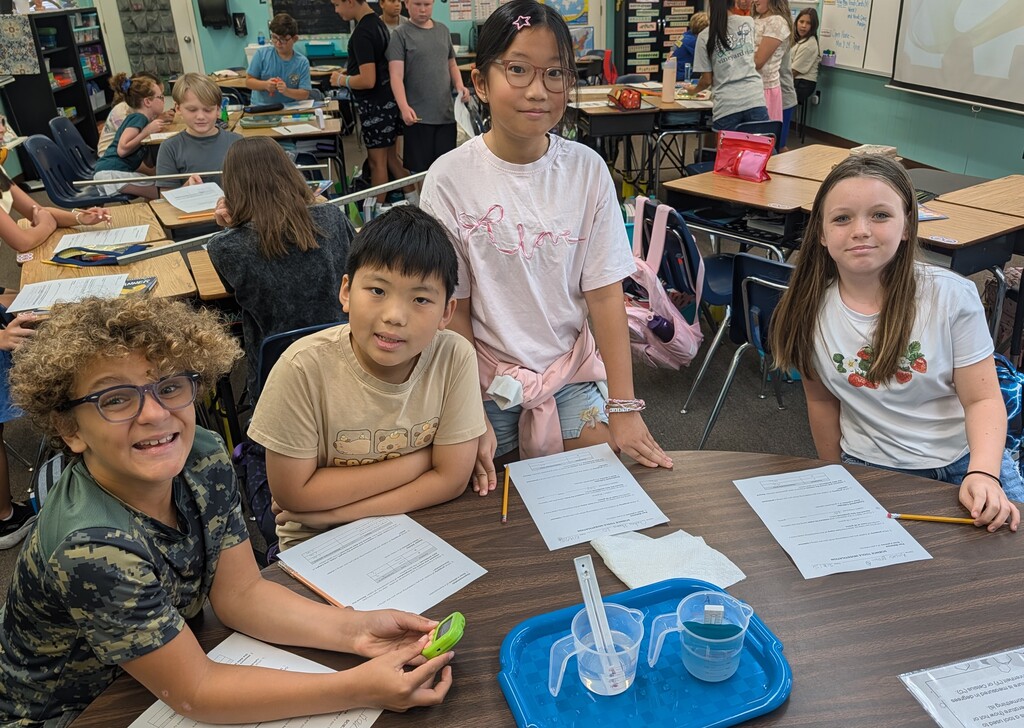 🔬 Massive fun, maximum collaboration, 100% scientific proof! 🌡️📏  Our super 5th-grade scientists took over the lab today for a hands-on investigation! Working in teams, they mastered essential scientific tools to measure mass, volume, temperature, and length—all in metric units, like true pros.  The biggest discovery of the day? Hands-on learning and teamwork are off the charts! 📊✨