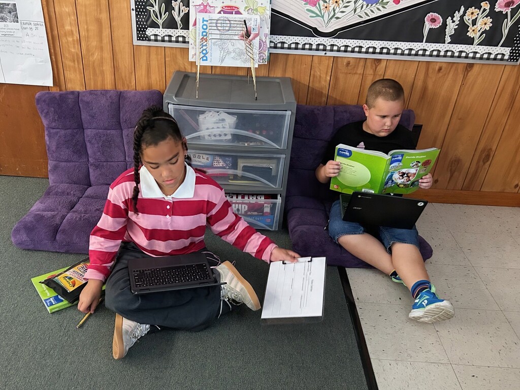 Time travel: unlocked! ⏳🌿  Our 4th graders took a deep dive into history today as they began researching Florida’s early Native American communities! 📜✨ From vibrant traditions and daily life to their incredible relationship with the local land, our young historians are uncovering the rich heritage that shaped the Sunshine State. ☀️🌊 #4thGradeSocialStudies #SunshineStateHistory #HandsOnLearning