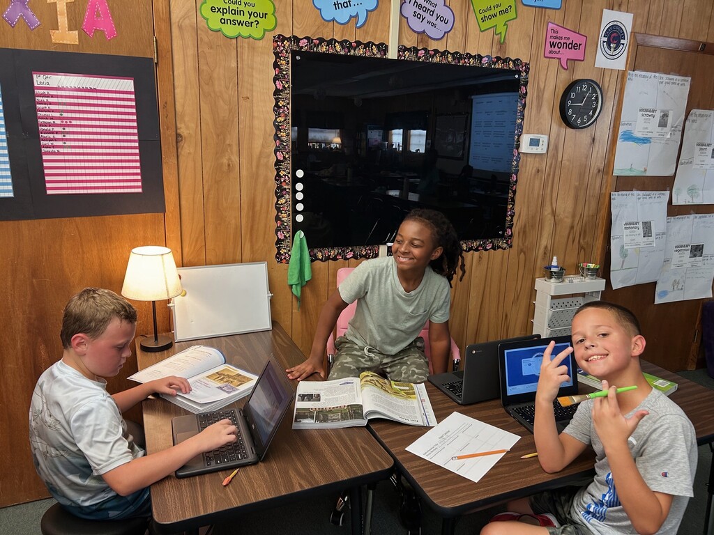 Time travel: unlocked! ⏳🌿  Our 4th graders took a deep dive into history today as they began researching Florida’s early Native American communities! 📜✨ From vibrant traditions and daily life to their incredible relationship with the local land, our young historians are uncovering the rich heritage that shaped the Sunshine State. ☀️🌊 #4thGradeSocialStudies #SunshineStateHistory #HandsOnLearning