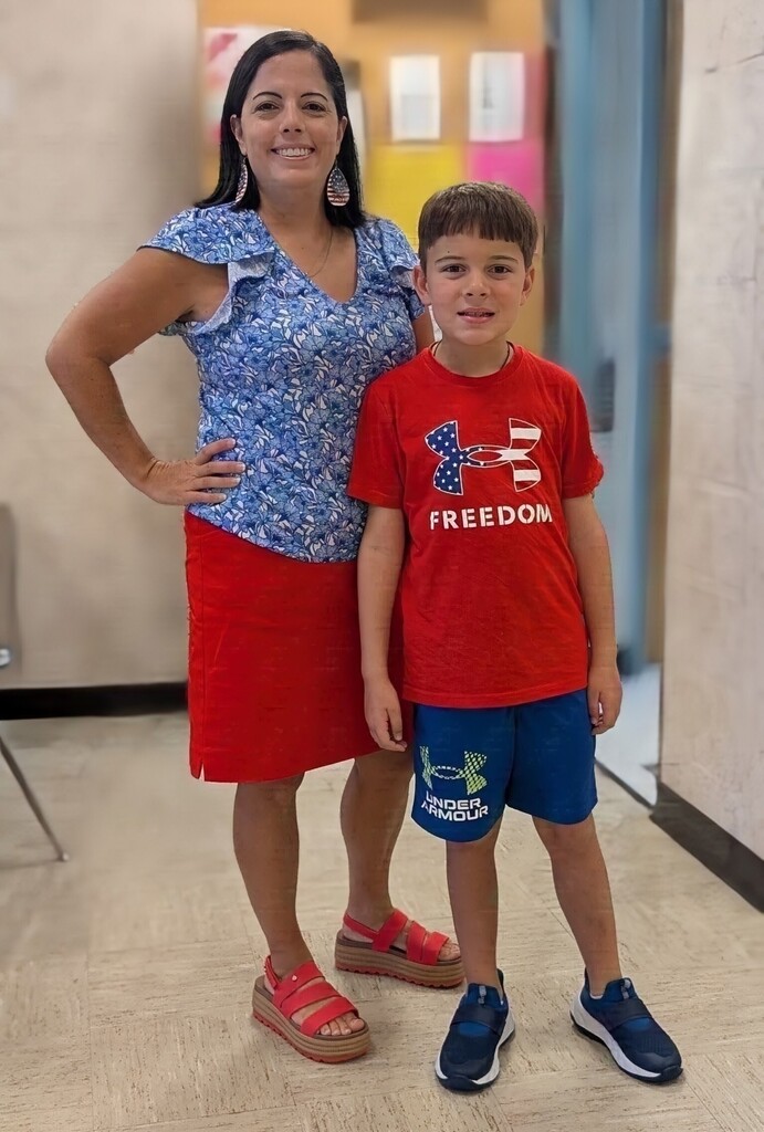 ❤️🤍💙 Honoring our heroes.  We are so grateful for our Manatee students, teachers, and staff who wore Red, White, and Blue for 9/11 Hero’s Day. Standing together as a unified school community, we pay tribute to the lives lost on this tragic day and honor the incredible courage of the first responders who risked everything to save others.  Thank you to everyone who joined us in remembering and honoring these brave individuals.