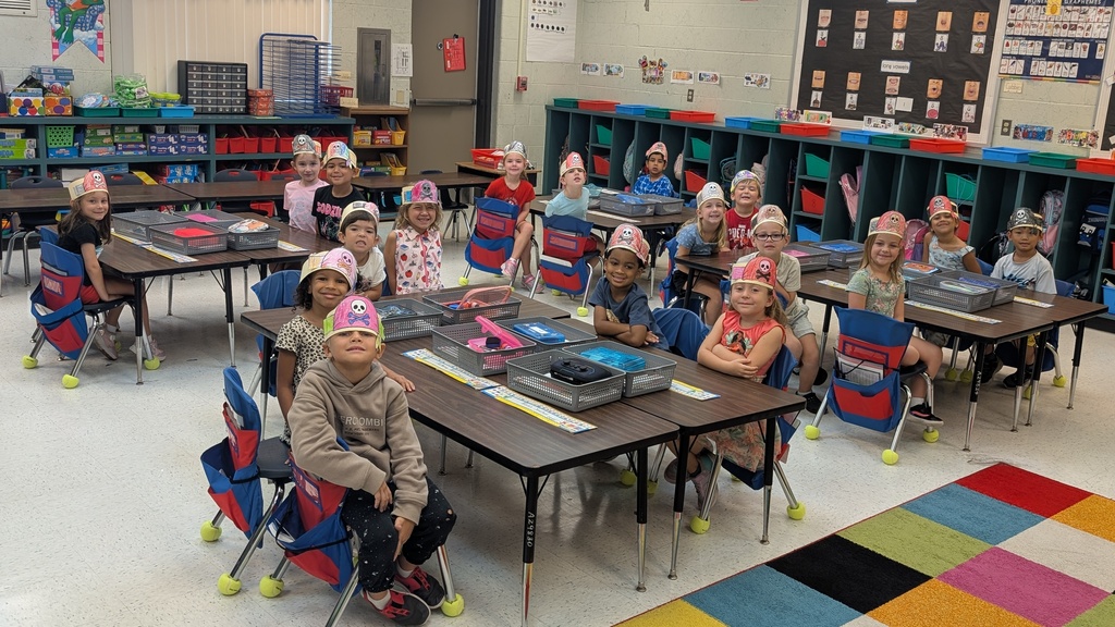 Ahoy, mateys! 🏴☠️⚓️ Our very own Mrs. Shipp brought the high seas straight to the classroom for National Pirate Day! Decked out in her absolute best pirate gear, she captivated our Kindergarteners with thrilling tales of swashbuckling adventures. Judging by those wide eyes and big smiles, we definitely have a crew of future captains on our hands! 🌊⚔️