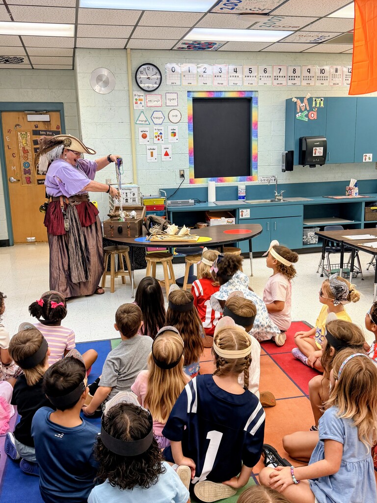 Ahoy, mateys! 🏴☠️⚓️ Our very own Mrs. Shipp brought the high seas straight to the classroom for National Pirate Day! Decked out in her absolute best pirate gear, she captivated our Kindergarteners with thrilling tales of swashbuckling adventures. Judging by those wide eyes and big smiles, we definitely have a crew of future captains on our hands! 🌊⚔️