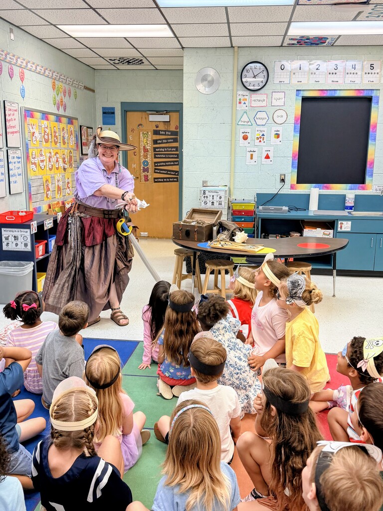 Ahoy, mateys! 🏴☠️⚓️ Our very own Mrs. Shipp brought the high seas straight to the classroom for National Pirate Day! Decked out in her absolute best pirate gear, she captivated our Kindergarteners with thrilling tales of swashbuckling adventures. Judging by those wide eyes and big smiles, we definitely have a crew of future captains on our hands! 🌊⚔️