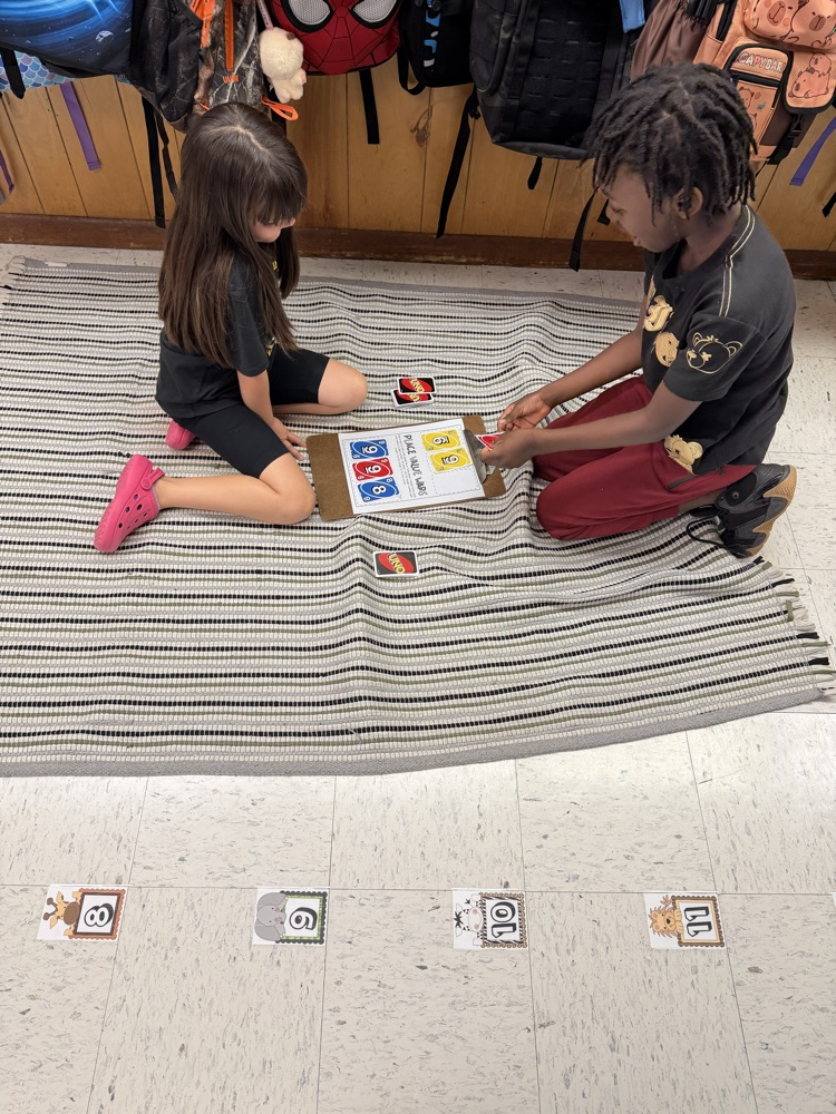 Students working together while learning 