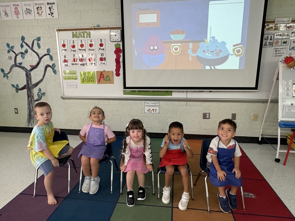 🍎🎉 Happy Johnny Appleseed Day! 🎉🍏 Our youngest Manatees had the absolute sweetest Friday wrapping up their Apple Unit with an epic Apple Party! Here’s a peek at how we celebrated: 🥣 Made delicious homemade applesauce 🍏 Conducted a official Red, Yellow, and Green taste-test (verdict: delicious!) 🌋 Erupted an apple volcano 🌾 Built colorful apple orchards by sorting cereal Safe to say we had an apple-solutely wonderful time learning and playing together!