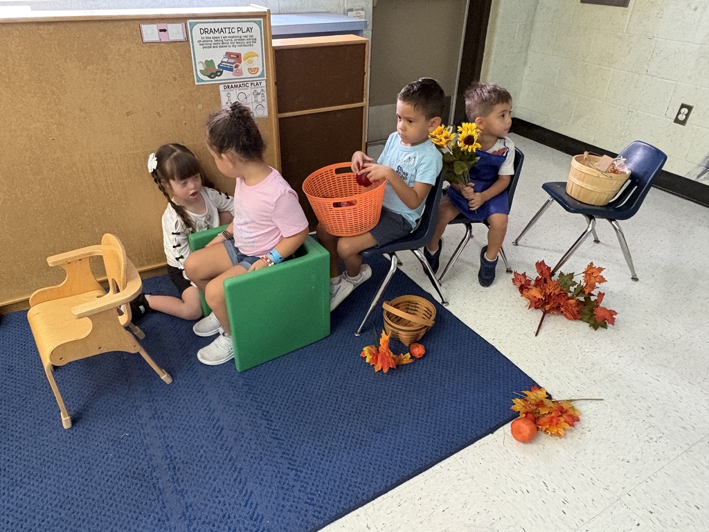 🍎🎉 Happy Johnny Appleseed Day! 🎉🍏 Our youngest Manatees had the absolute sweetest Friday wrapping up their Apple Unit with an epic Apple Party! Here’s a peek at how we celebrated: 🥣 Made delicious homemade applesauce 🍏 Conducted a official Red, Yellow, and Green taste-test (verdict: delicious!) 🌋 Erupted an apple volcano 🌾 Built colorful apple orchards by sorting cereal Safe to say we had an apple-solutely wonderful time learning and playing together!