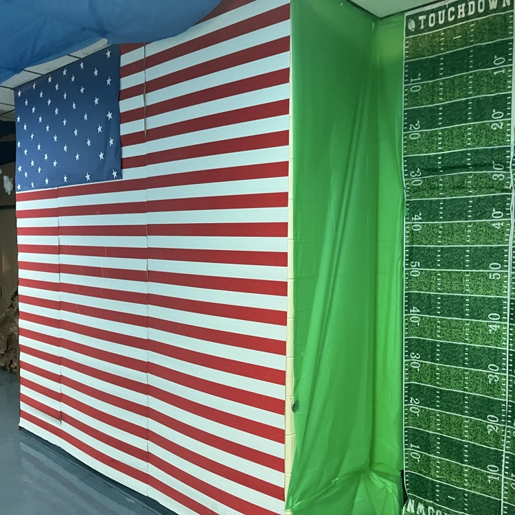 Which grade brought the best set design?