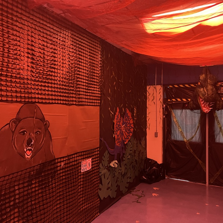 Seniors: Jurassic Park Juniors: Top Gun Sophomores: Harry Potter Freshmen: horror/scary theme