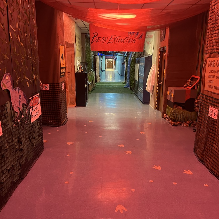 Seniors: Jurassic Park Juniors: Top Gun Sophomores: Harry Potter Freshmen: horror/scary theme