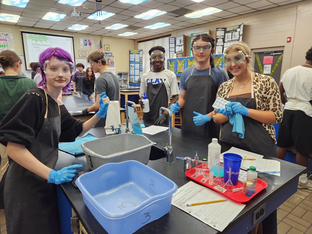 Students working in chemistry lab.