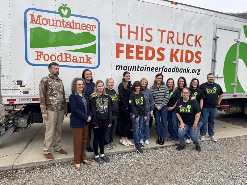 Jennifer Garner with CIS and Extra-Mile Staff