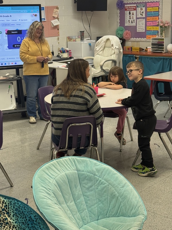 Jennifer Garner with CES Students