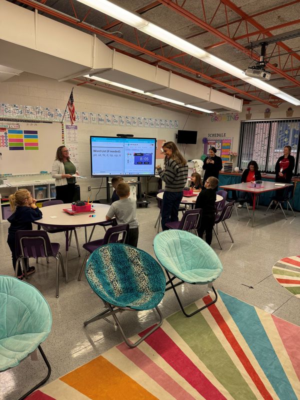 Jennifer Garner with CES Students