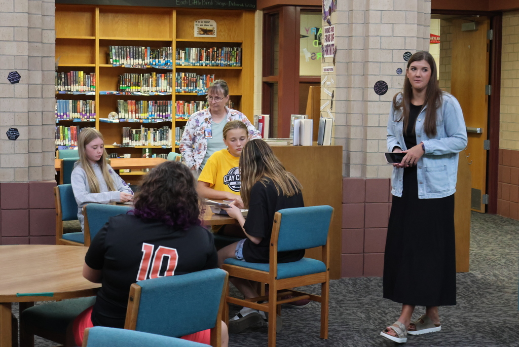 Think just elementary students have a designated library book check-out process? Think again! It's just as important to check out and read books in middle school! #celebrate379