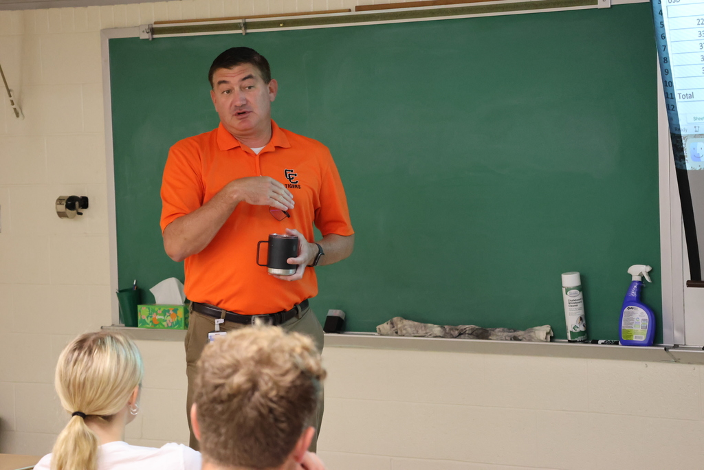 Ms. Pollman's CCCHS government classes welcomed Superintendent Brett Nelson today. He spoke about the USD 379 budget and what goes into making that budget each year. #celebrate379