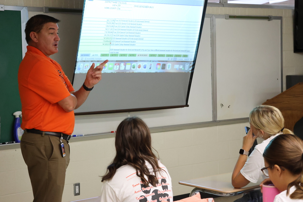 Ms. Pollman's CCCHS government classes welcomed Superintendent Brett Nelson today. He spoke about the USD 379 budget and what goes into making that budget each year. #celebrate379