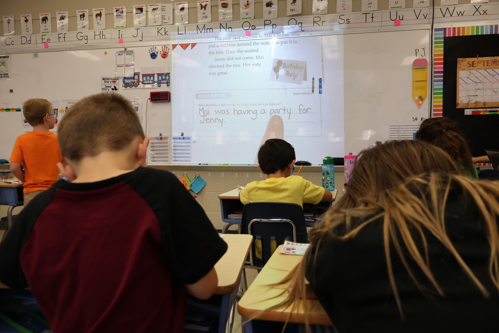 It was handwriting time in Mrs. Simon's second grade classroom today! Students read a passage, then answered a question from the passage, and then wrote out that answer. #celebrate379