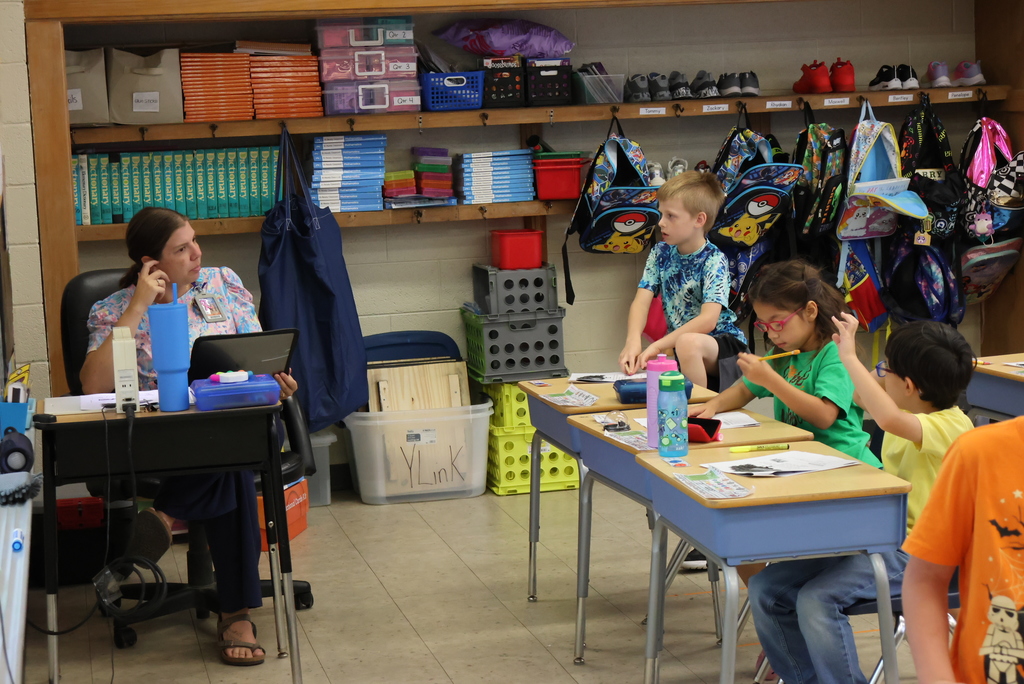 It was handwriting time in Mrs. Simon's second grade classroom today! Students read a passage, then answered a question from the passage, and then wrote out that answer. #celebrate379