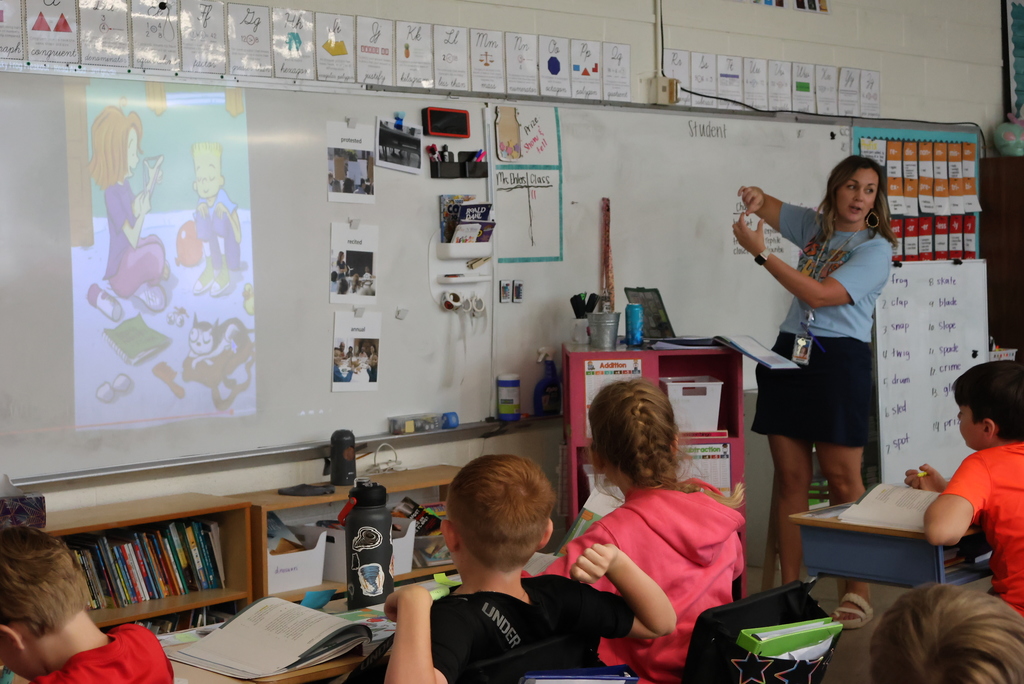 Mrs. Ehler's 3rd graders were stinking it up, today! Students were reading the story "Stink and the Freaky Frog Freakout" from their ELA curriculum. While reading, they used a graphic organizer to identify the questions they had, determined the strategy they would use to answer those questions, and then reflected to see if those strategies were effective. #celebrate379