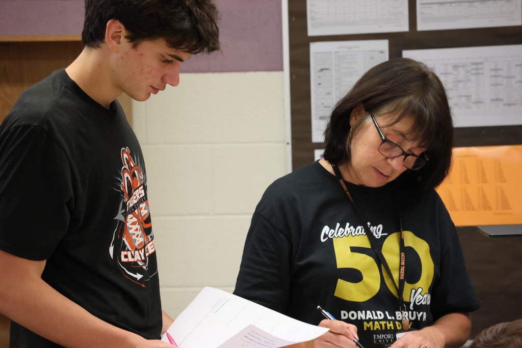 Today in Mrs. Ware’s Calculus class, students tackled the world of derivatives.  From finding the slope of a curve 📈 to understanding how fast something is moving at an exact moment, Mrs. Ware had students exploring how math explains the world around us.  Whether it’s the speed of a car, the growth of a plant 🌱, or even predicting the ups and downs of the stock market 💹 — derivatives are everywhere! #celebrate379
