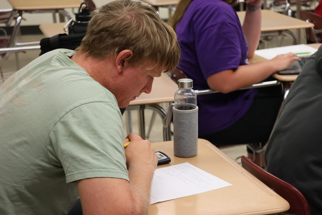 Today in Mrs. Ware’s Calculus class, students tackled the world of derivatives.  From finding the slope of a curve 📈 to understanding how fast something is moving at an exact moment, Mrs. Ware had students exploring how math explains the world around us.  Whether it’s the speed of a car, the growth of a plant 🌱, or even predicting the ups and downs of the stock market 💹 — derivatives are everywhere! #celebrate379