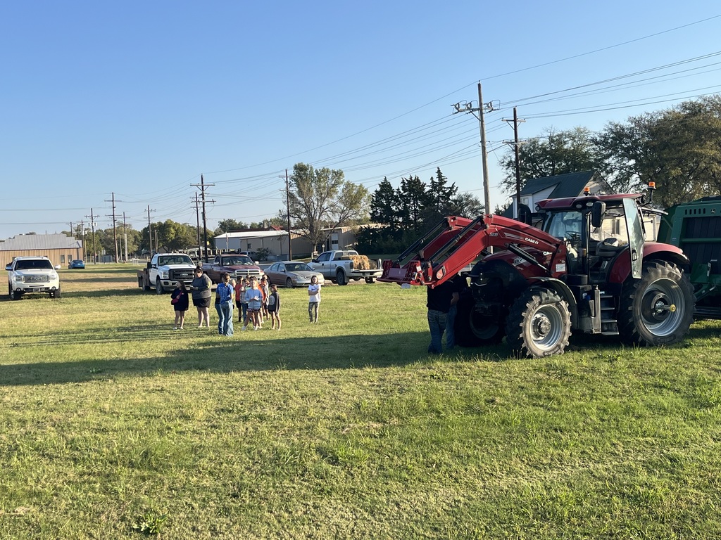 Garfield students spent the day with CCCHS FFA students at Farm Safety Day! They enjoyed learning about the various types of agricultural activities that happen around the farm, as well as how to stay safe when working in ag. Thank you to CCCHS for hosting! #celebrate379