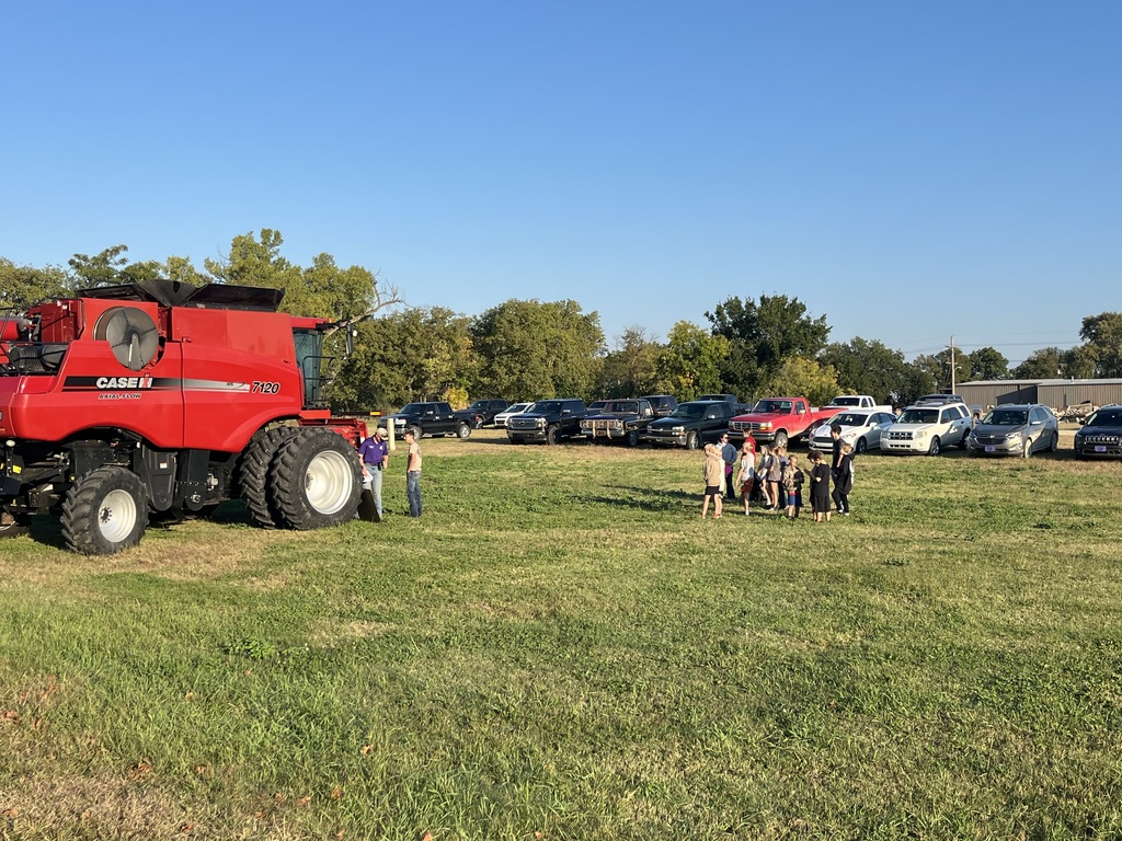 Garfield students spent the day with CCCHS FFA students at Farm Safety Day! They enjoyed learning about the various types of agricultural activities that happen around the farm, as well as how to stay safe when working in ag. Thank you to CCCHS for hosting! #celebrate379