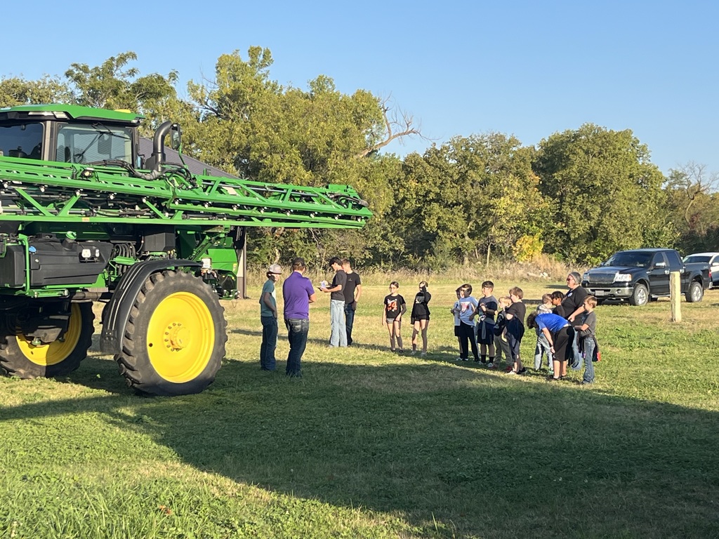Garfield students spent the day with CCCHS FFA students at Farm Safety Day! They enjoyed learning about the various types of agricultural activities that happen around the farm, as well as how to stay safe when working in ag. Thank you to CCCHS for hosting! #celebrate379