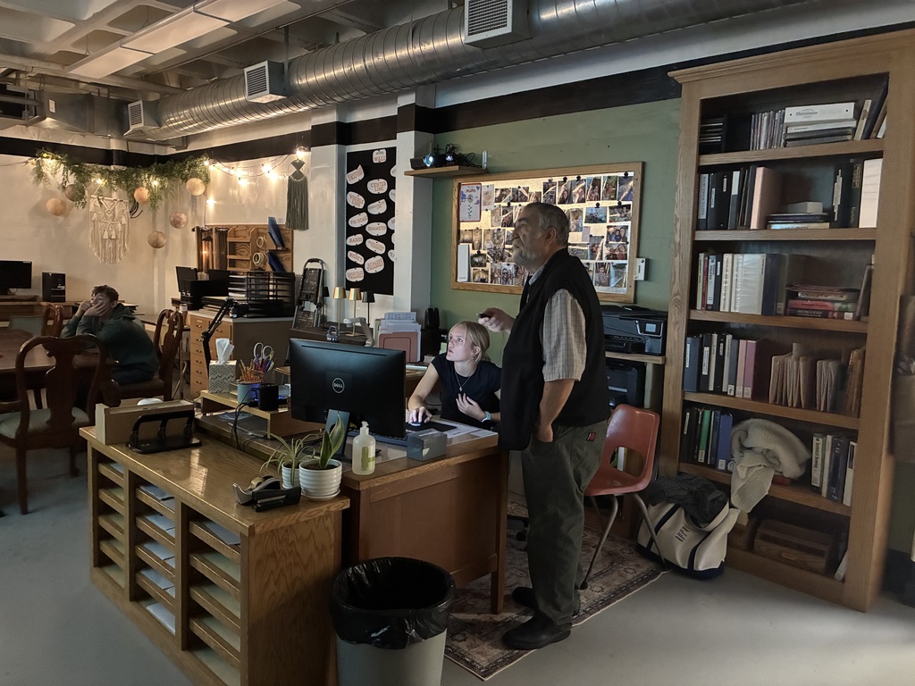 Mr. Phil Bone, Design and Pricing Manager from Wardcraft, came and talked to Mrs. Schooley's CAD students about his professional career and showed students some tricks with the 3D architect app, Revit. He was also given a tour of the Tiger House. #celebrate379