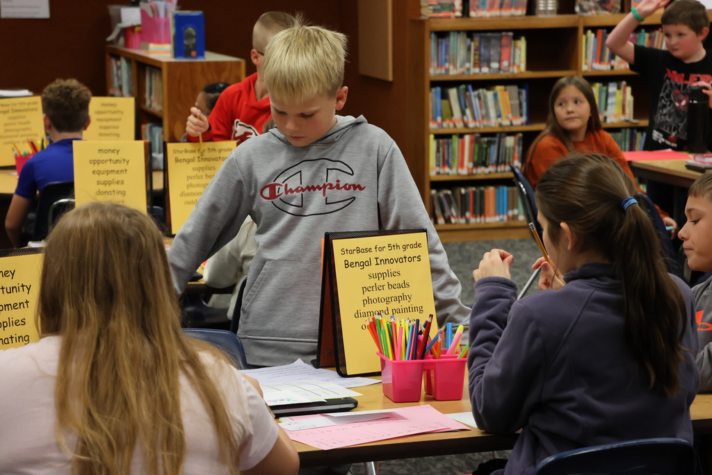 Mrs. Galindo made some real-world learning experiences during her typing and handwriting time with her 5th graders today. They wrote personal thank you notes to everyone who helped with the building's fundraising efforts. Students learned the proper way to write a thank you note and what topics they should include in their message. #celebrate379