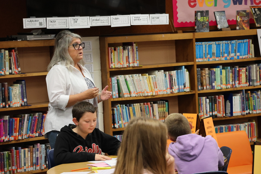 Mrs. Galindo made some real-world learning experiences during her typing and handwriting time with her 5th graders today. They wrote personal thank you notes to everyone who helped with the building's fundraising efforts. Students learned the proper way to write a thank you note and what topics they should include in their message. #celebrate379