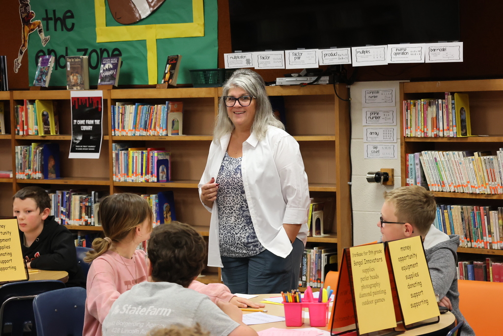 Mrs. Galindo made some real-world learning experiences during her typing and handwriting time with her 5th graders today. They wrote personal thank you notes to everyone who helped with the building's fundraising efforts. Students learned the proper way to write a thank you note and what topics they should include in their message. #celebrate379