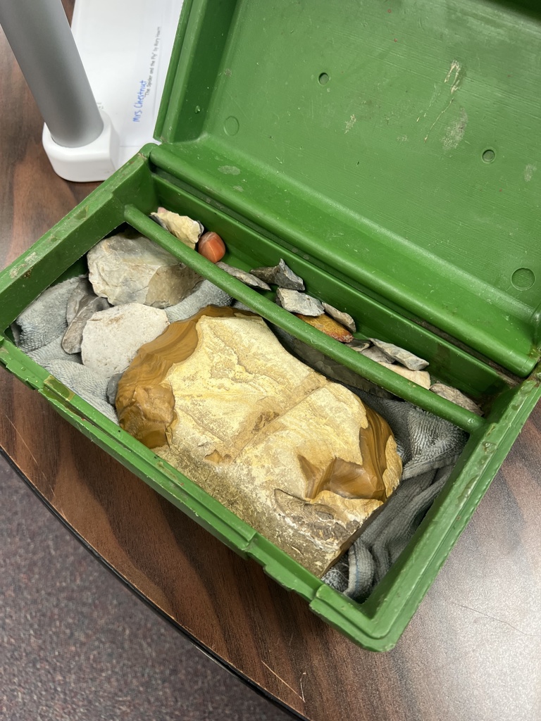 Today in social studies, Mrs. Chestnut's 5th graders explored the Great Plains Native American region! Students rotated through interactive stations to learn about the region’s environment, housing, food sources, and the Indigenous tribes who lived there.  To bring history to life, students even had the opportunity to examine real artifacts found right here in Clay County!   A huge thank you to the generous community members who lent Mrs. Chestnut their personal collection. Your contribution gave our students an unforgettable hands-on learning experience! #celebrate379