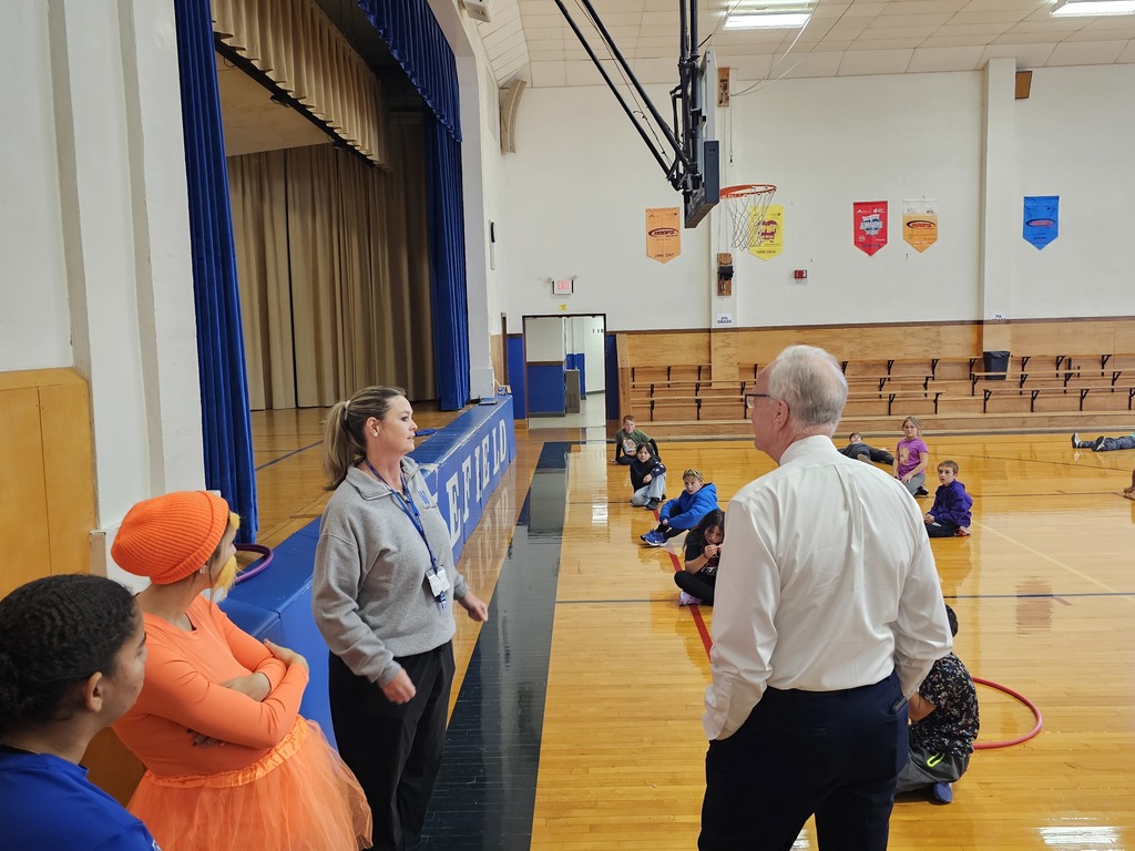 Wakefield Schools got a surprise Halloween visit from Kansas Senator Jerry Moran! Student leaders led him on a tour of the building, where he took time to speak with our students and faculty and to learn more about our Career and Technical Education programs. We are grateful for his visit and the opportunity to share more about the great things happening at Wakefield and the importance of rural Kansas public schools! #celebrate379