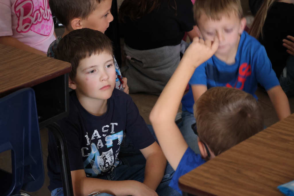 Mrs. Graham's first graders were working on a Mystery Science lesson on sunlight direction. They learned about how to tell time based on where the sun is located. #celebrate379
