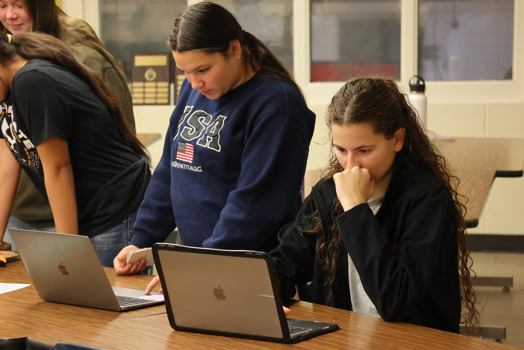 🌸🎨 Creativity is blooming in Mrs. Flegler’s class!  Her Floral & Design students are getting close to crafting their own floral patterns after kicking off the year by digging into the science behind how flowers are created. Today, they took things to the next level by teaching one another about the principles and elements of floral design — through games they designed themselves!  From custom board games to inventive computer games, these students proved that learning can be both creative and fun.  #celebrate379