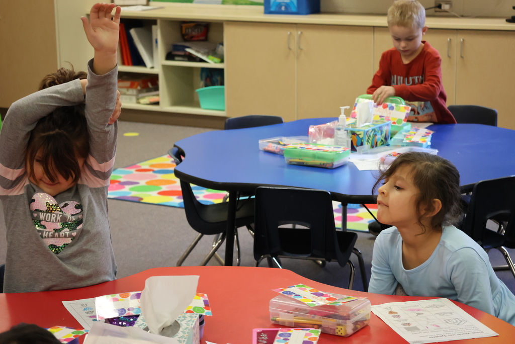It is always amazing to see the academic progress made in kindergarten throughout the year. In Mrs. Shannon's class, they are already recognizing two syllable words! Today, they sounded and clapped out the words together to help make connections. #celebrate379
