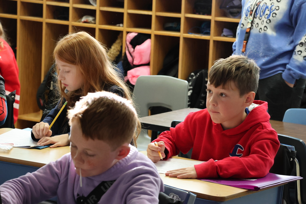 It was Pronoun-Verb Agreement time in Mrs. Ehlers' class this week! Doesn't sound like fun to you? Well, as always, she made it fun for her students! #celebrate379