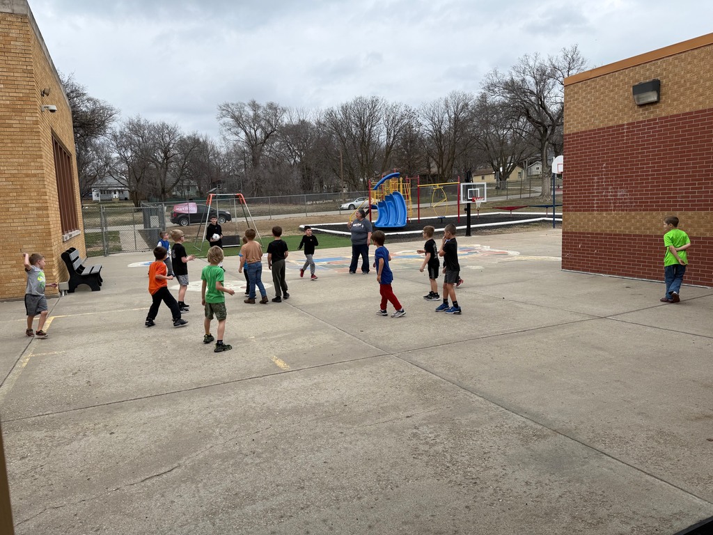 Our pilot CCCMS KAY Club recently had the opportunity to visit Lincoln Elementary for a team-building and service project with first graders—and it was a great experience for everyone involved!  Middle school leaders and first-grade students worked together in small groups rotating through activities like castle ball, basketball, gaga ball, soccer, and a “chill room” for drawing and art. Throughout the activities, students practiced teamwork, sportsmanship, and building a sense of community.  KAY (Kansas Association for Youth), directed by the Kansas State High School Activities Association, is a character-building, leadership, and service organization unique to Kansas schools.  Learn more: https://www.kshsaa.org/react/activity/main/KAY