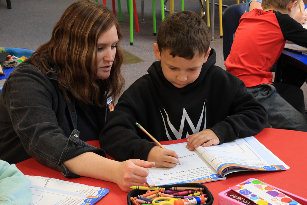 Mrs. Shannon's kindergarten class didn't waste any time jumping right back into learning after Spring Break. Today, they were analyzing words with multiple meanings, such as "trunk". #celebrate379