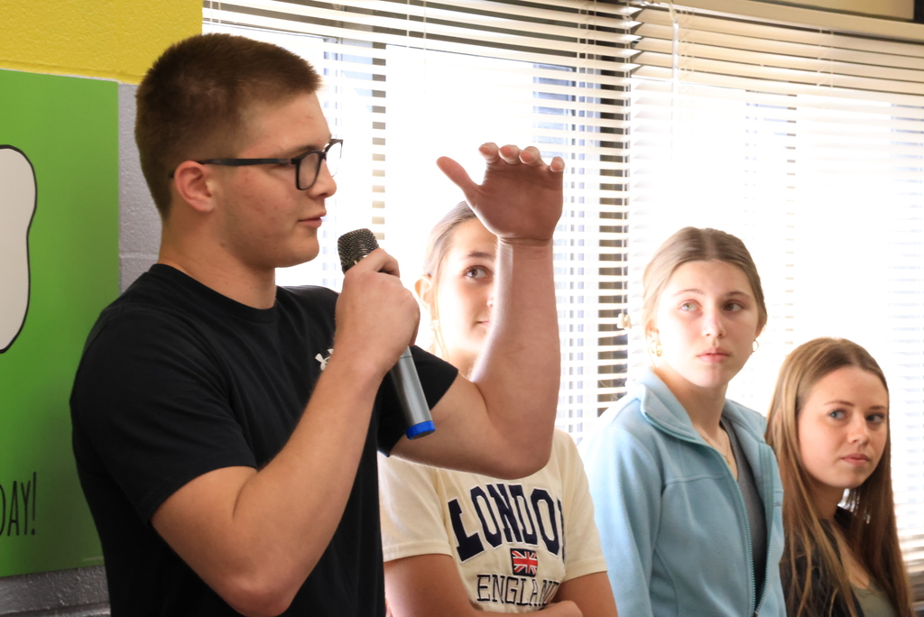 Members of CCCHS YLinK and Student Council are partnering with GES to host a weekly panel discussion on topics such as friendships, cultivating self-confidence, and navigating stress and anxiety. These discussions take place at the beginning of lunch and are optional for students. Talk to your student tonight to see if they attended or want to attend in the upcoming weeks. Thank you to the CCCHS students who are taking time out of their day to mentor our kids! #celebrate379