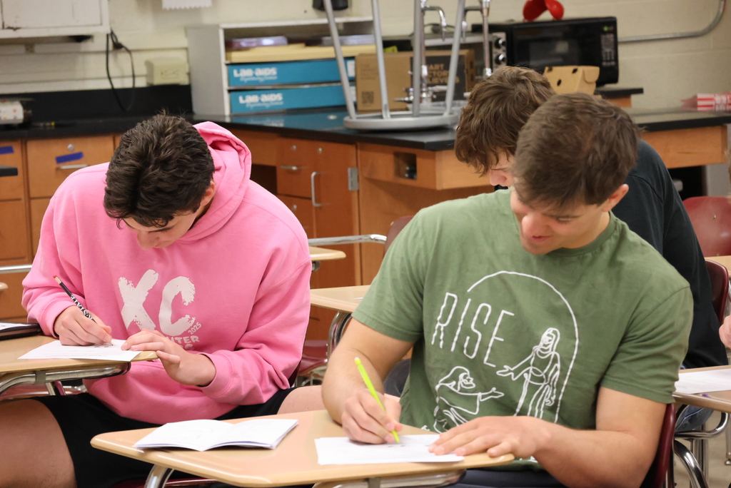 Know what qualitative analysis entails as it relates to physics? Mr. Roberts' students do! Today, they were analyzing energy changes in different situations. There was some high-level thinking going on! #celebrate379